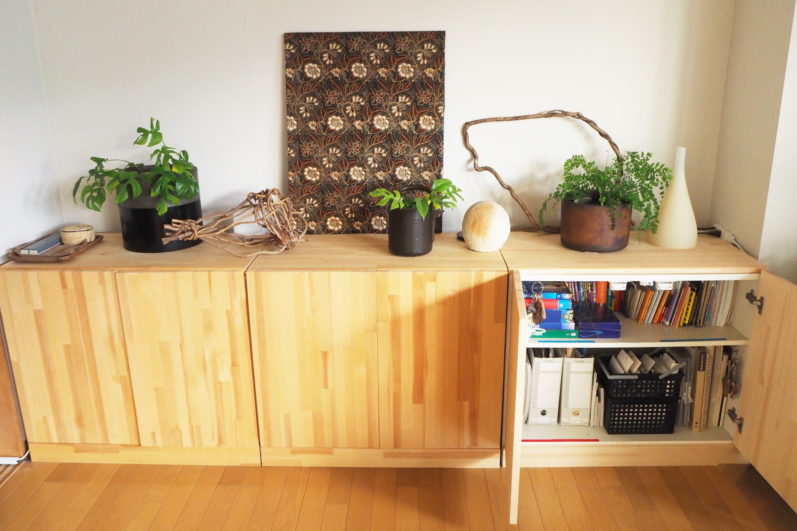 リビングの扉収納の中がごちゃごちゃ その原因と解決策 暮らしはラクに楽しく